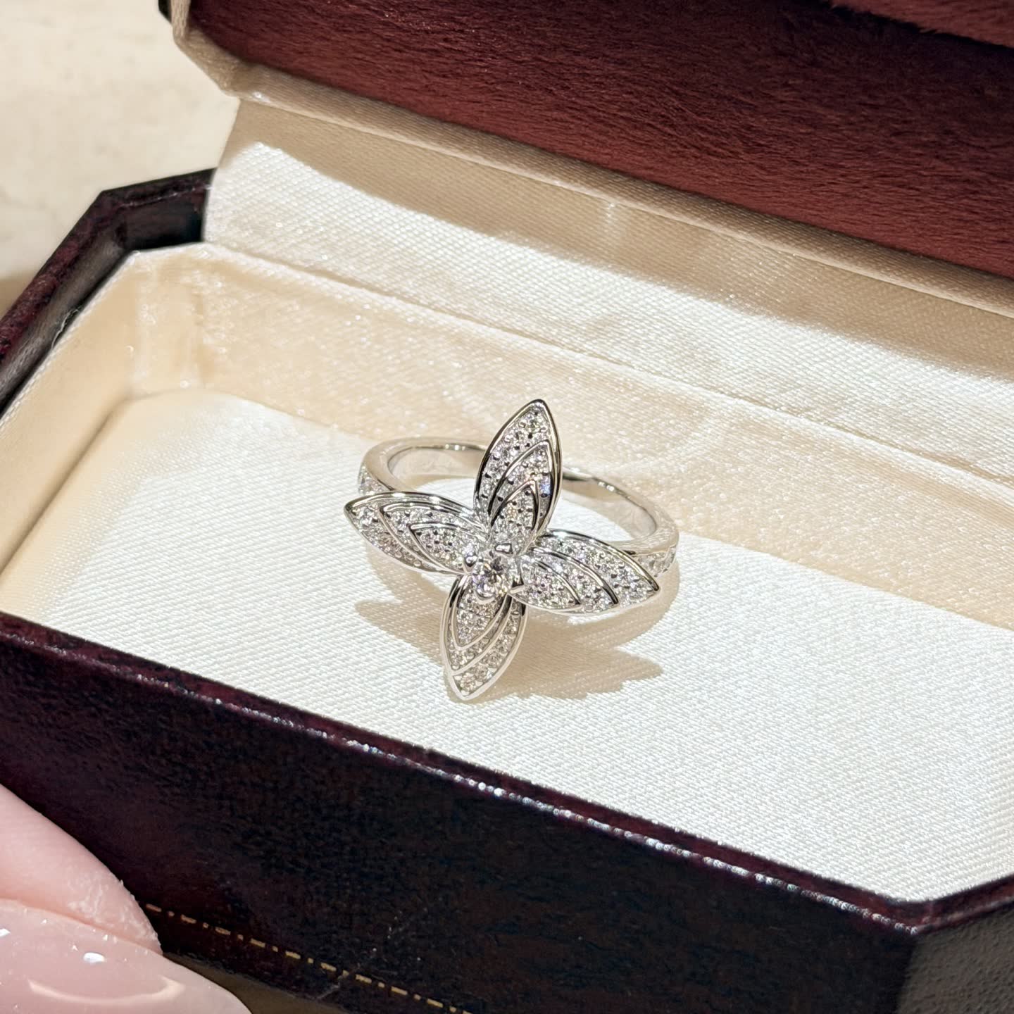 Van Cleef & Arpels Alhambra Ring